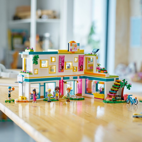 LEGO® Friends 41731 Międzynarodowa szkoła w Heartlake - oryginalna gwarancja LEGO. LEGO® Friends 41731 Międzynarodowa szkoła w Heartlake - oryginalna gwarancja LEGO.